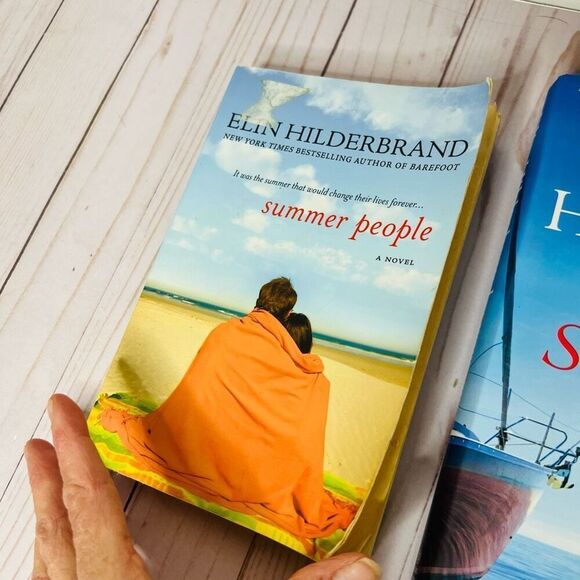 Elin Hilderbrand Book Bundle Swan Song Summer People - Picture 5 of 7